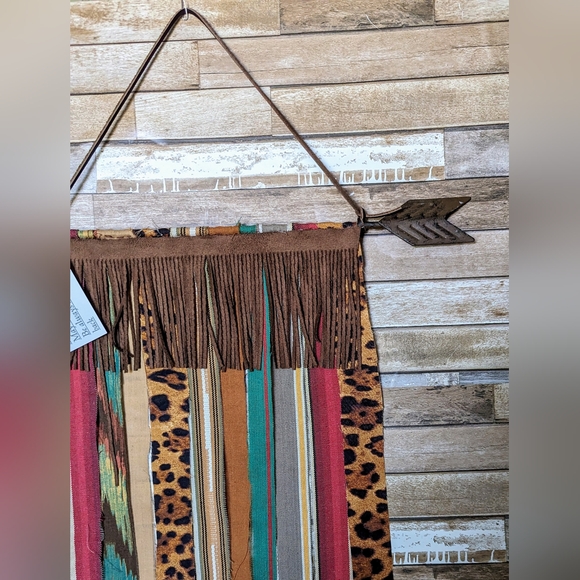 NWT Handcrafted Rustic Boho Western Metal Arrow With Multi Colored Trim - Picture 3 of 7